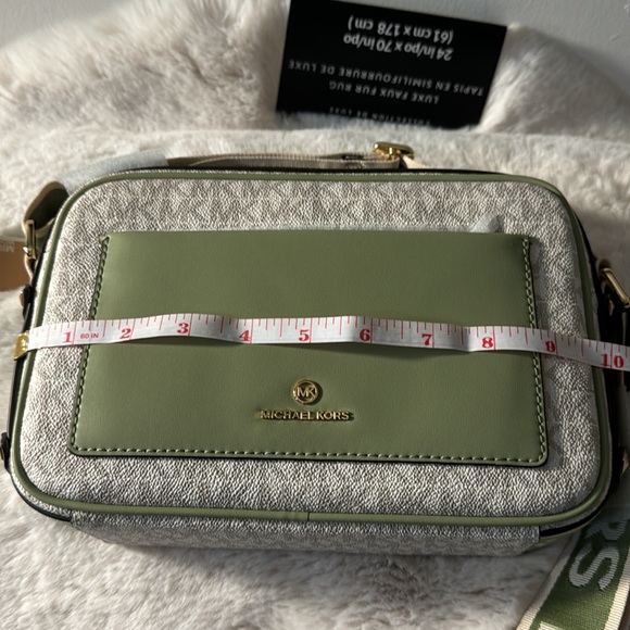 Brandnew Michael Kors Camera Bag - Picture 7 of 8